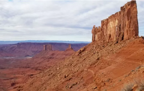 Geólogos le toman el pulso a la torre de arenisca