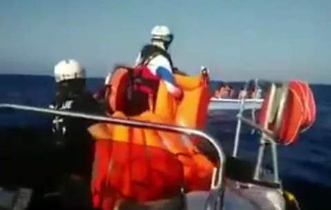 AQUARIUS 2 rechaza orden de cancelación del registro de la nave emitido por Panamá
