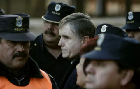 Denuncian a un cura argentino condenado por abusos por negarse a registro de ADN