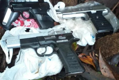 Decomisan armas en operativos de la policía en Los Esteros en pedregal