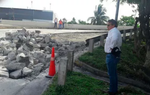 Ministro del MOP Ramón Arosemena tiene la fórmula para evitar caer en los huecos