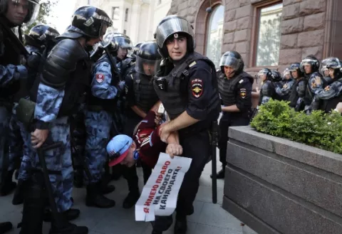 Mil detenidos en la protesta opositora en Moscú exigiendo unos comicios justos
