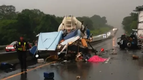 Un muerto y un herido deja accidente entre dos articulados en Remedios