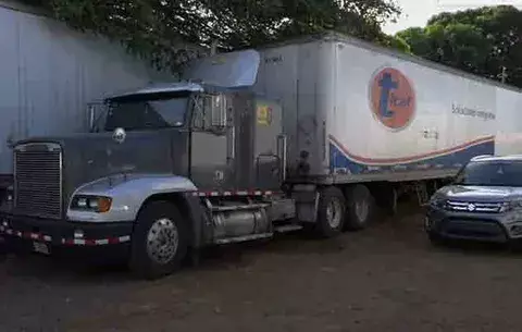 Aduanas retiene articulado con matrícula tica transportando tubos de PVC