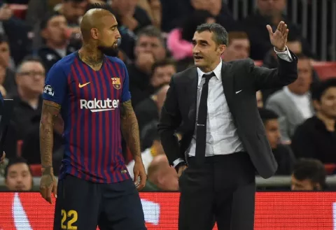 Barcelona regaña públicamente al chileno Arturo Vidal