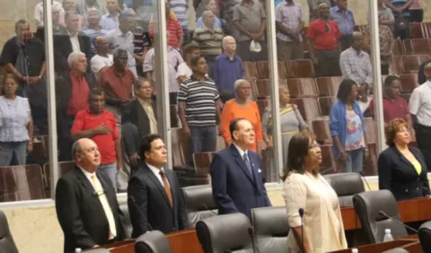 Asamblea Nacional aprueba bono  de 100 dólares para los jubilados