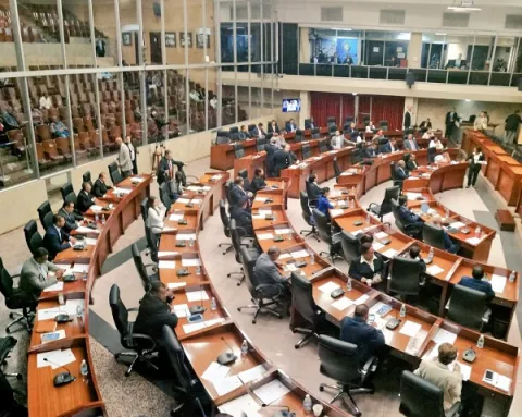 Principales comisiones, presididas por diputados reelectos