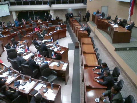 Diputados cuestionan iniciativa de la dispensa fiscal solicitada por el MEF
