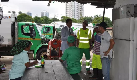 Encuentran flota vehicular de aseo en mal estado