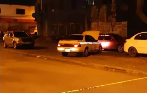 Sicarios matan a "Chombo" cuando manejaba su taxi en calle 14, Colón 