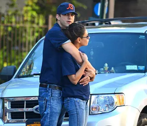 Se comprometen Ashton Kutcher y Mila Kunis