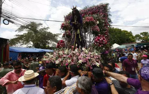 Atalaya: miles caminaron junto a Jesús Nazareno 