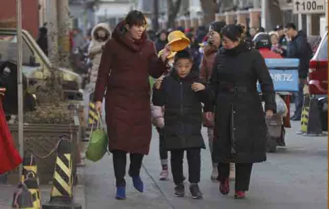 Tres niños en estado crítico al ser atacados con un martillo en una escuela de Pekín