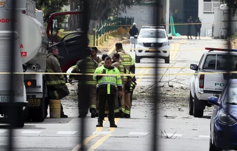 Dos panameños heridos por explosión de coche bomba en Bogotá