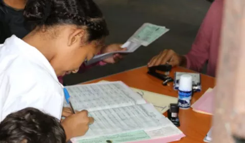 Padres se quejan por el atraso en el pago de becas por el IFARHU