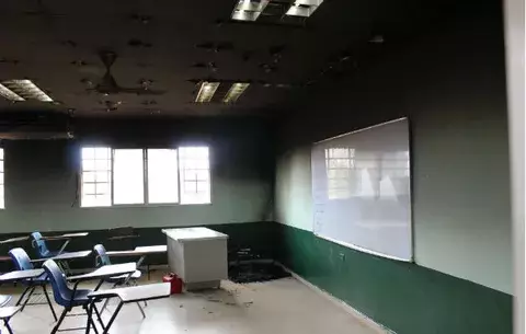 Desconocidos incendian aula en un colegio de Puerto Caimito en La Chorrera