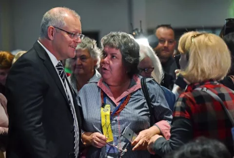 Le arrojan un huevo al primer ministro australiano durante campaña electoral