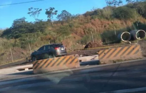 Sujetos que robaron auto en Pueblo Nuevo huían por vía Centenario, pero algo salió mal
