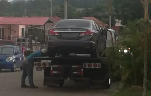 Conductora que arrastró a un policía en La Chorrera le quitó la placa a su automóvil