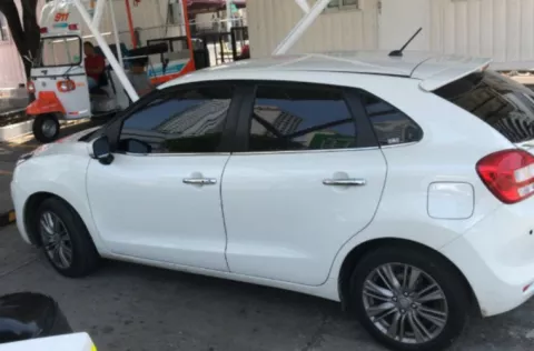 Hombre conduce por vía contraria para llevar al hospital a vecina que se daba a luz