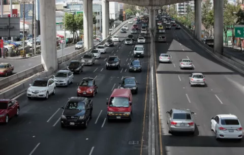 Ciudad de México restringe uso vehicular por contaminación 
