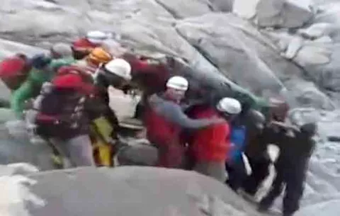 Encuentran los cuerpos de tres españoles y un peruano muertos en una avalancha en Perú