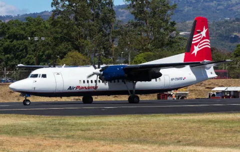 Avión de Air Panamá aterriza de emergencia tras sufrir daño en pleno vuelo