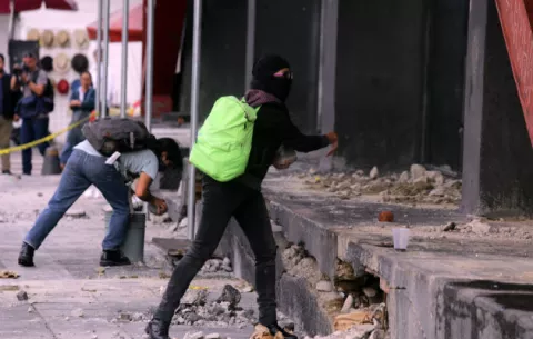 Estiman pérdidas de 5 millones de dólares por vandalismo en marcha Ayotzinapa