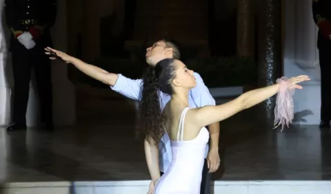 Escuela de Danza participa de encendido de luces