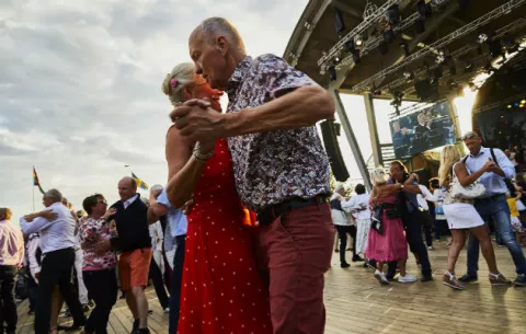 "Dansbands”, las bandas que ponen a bailar con música de Abba