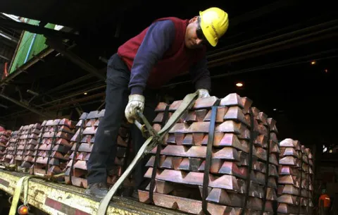 Cobre baja 2.6 por ciento por caída de exportaciones chinas y déficit comercial EE.UU.
