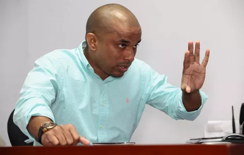 Jair Peralta  se reelige como presidente de la Federación de Baloncesto