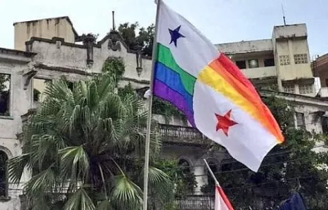 Detienen a sujeto que portaba la bandera panameña alterada con los colores de la comunidad LGTB
