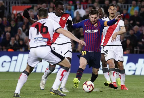 Messi y Suárez dieron triunfo al Barcelona