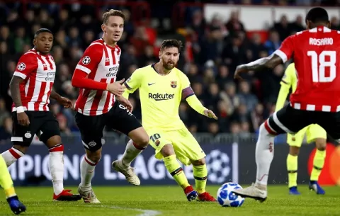 Barcelona vence a domicilio al PSV y lidera grupo