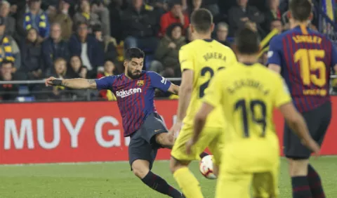 Messi y Suárez salvan un punto para Barcelona