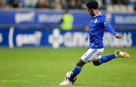 Edgar Yoel Bárcenas anota y le da un punto al Real Oviedo 