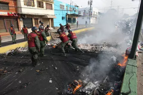 Dos muertos incidentes, barricadas y heridos en varios puntos de Venezuela 