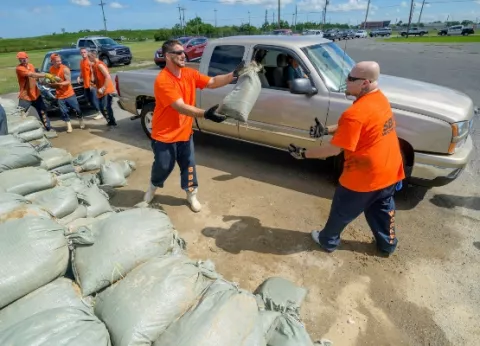 Se forma la tormenta tropical Barry antes de alcanzar EE.UU. como huracán