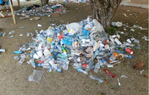 La multitud que acudió a la romería en Atalaya elevó la acumulación de basura 