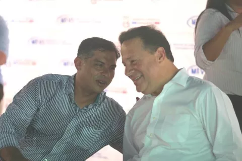 Beby Valderrama no se aparta de Juan Carlos Varela y reitera su amistad