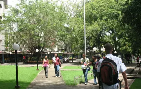 Contraloría afirma que no ha ordenado suspender becas a Senacyt