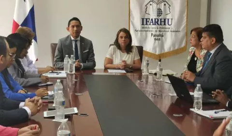 Pago de Beca Universal se incrementa en 32 millones de dólares, el año pasado