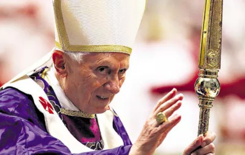 Benedicto XVI participará en rito de canonización