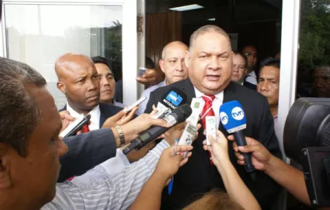 Benicio Robinson dice que la educación no le aporta nada al fisco