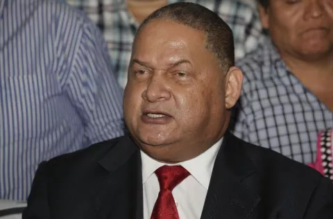 Benicio Robinson se defiende,  señalando que el poder económico no lo quiere en la Asamblea Nacional