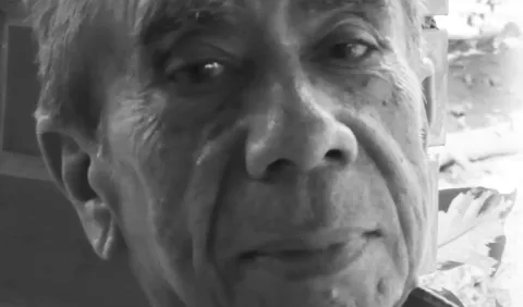 Presentan obra de autor colonense