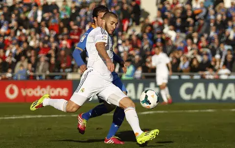 El Madrid mantiene el pulso a la Liga con un paseo por Getafe