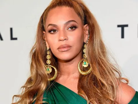 Padre de Beyoncé tiene cáncer de mama