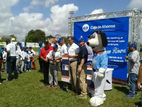Mariano Rivera fue homenajeado durante la final del "Pitch, Hit & Run"